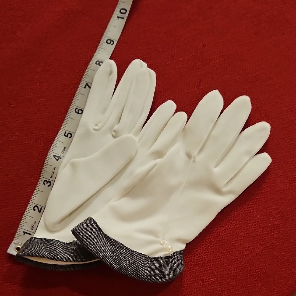 Vintage white dress gloves abstract print wrist trim button detail 50s 60s